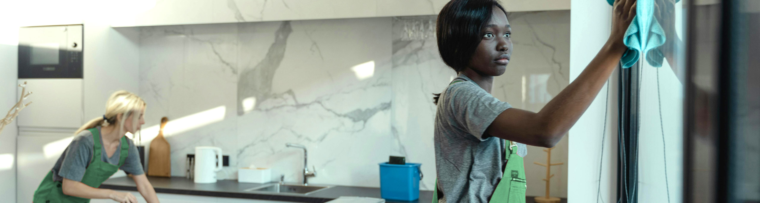 Reinigungskräfte bei der Arbeit.